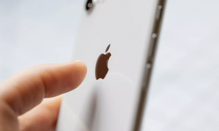 Apple dodało ukryty przycisk do iPhone’a. Większość osób o tym nie wie