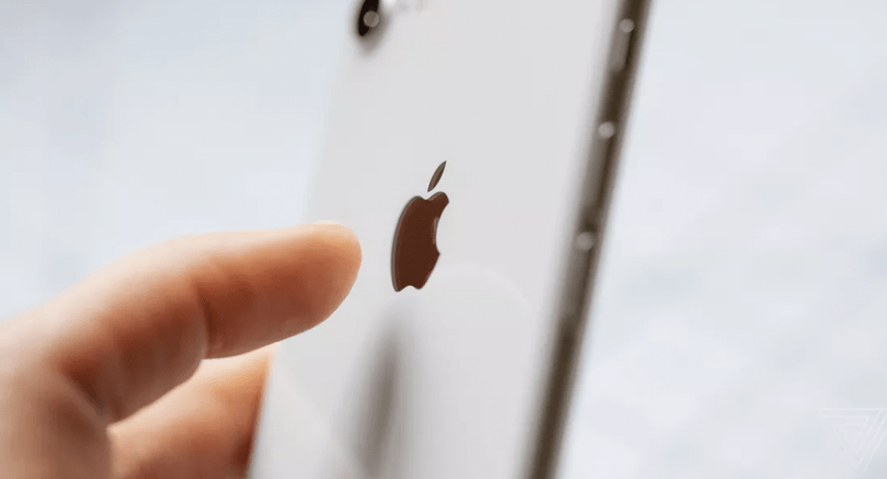 Apple dodało ukryty przycisk do iPhone’a. Większość osób o tym nie wie