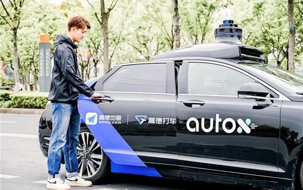 Robot-taxi już na chińskich drogach w Shenzen