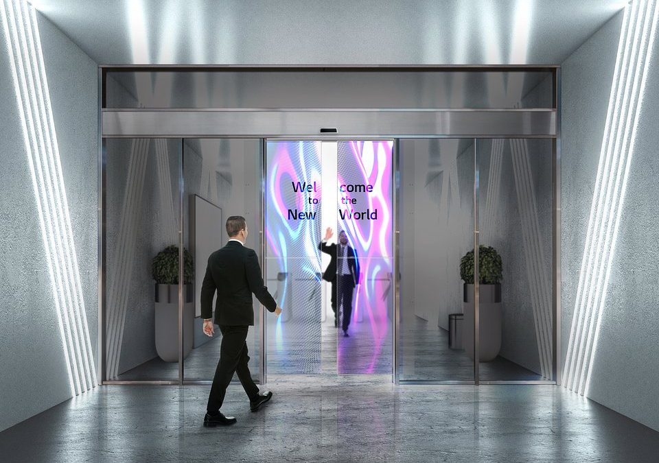 LG i ASSA ABLOY – współpraca ma przynieść drzwi z przezroczystym wyświetlaczem