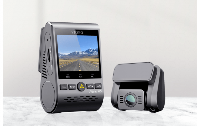 Na zdjęciu znajduje się wideorejestrator VIOFO A129 PLUS DUO GPS 