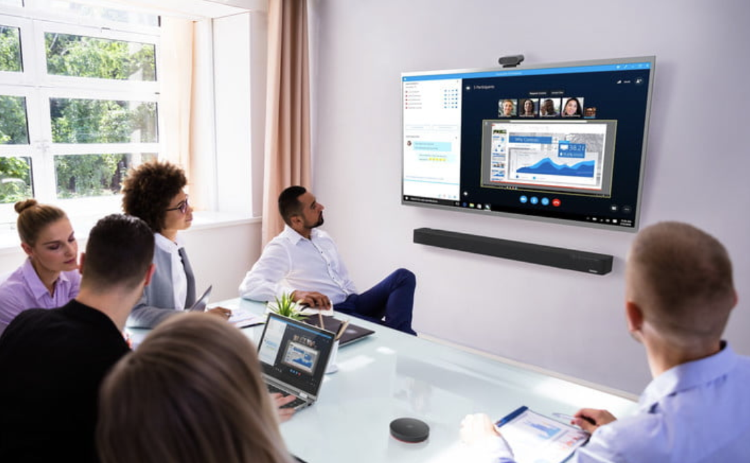 Lenovo wprowadza kamerkę 4K i soundbar dla PC