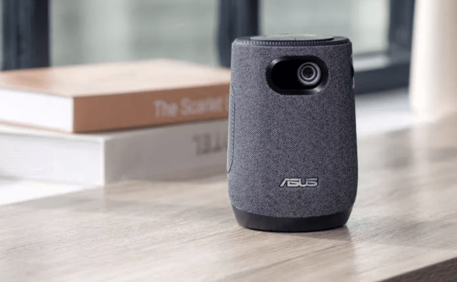 Mini projektor Asus Latte L1 o wielkości kubka