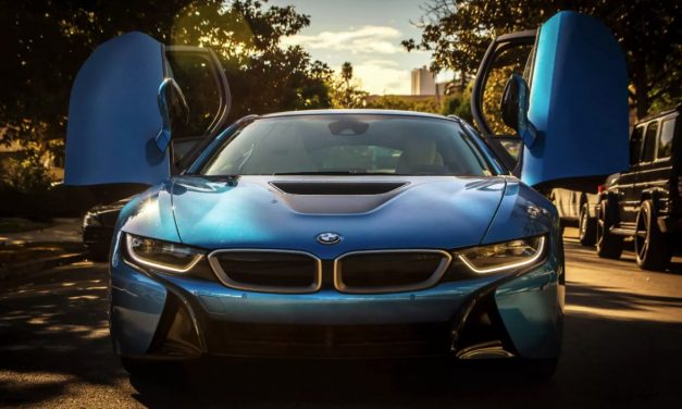 Właściciel BMW i8 chciał wk**** graczy. Udało się?