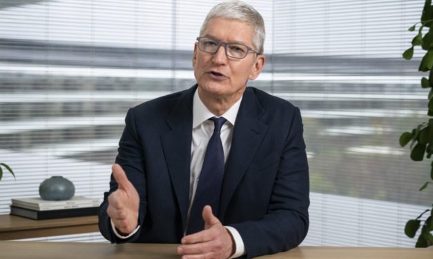 Szef Apple’a krytykuje działania Facebooka
