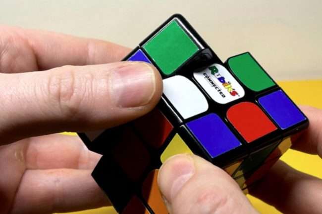 Jak rozwiązać kostkę Rubika? Technologia pomoże