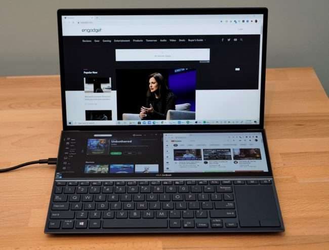 Laptop z dwoma ekranami 