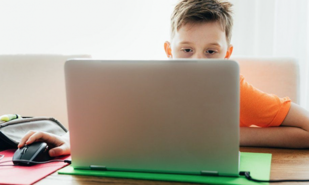 Rząd podarował dzieciom laptopy z wirusami