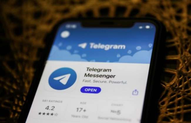 Założyciel aplikacji Telegram mówi wprost: “iPhone utknął w średniowieczu”