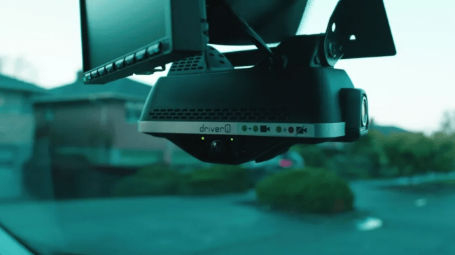 Amazon instaluje kamery AI w samochodach dostawczych