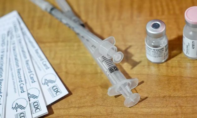 Uwaga: Po szczepionce na Covid-19? Nie wstawiaj swojego selfie do sieci