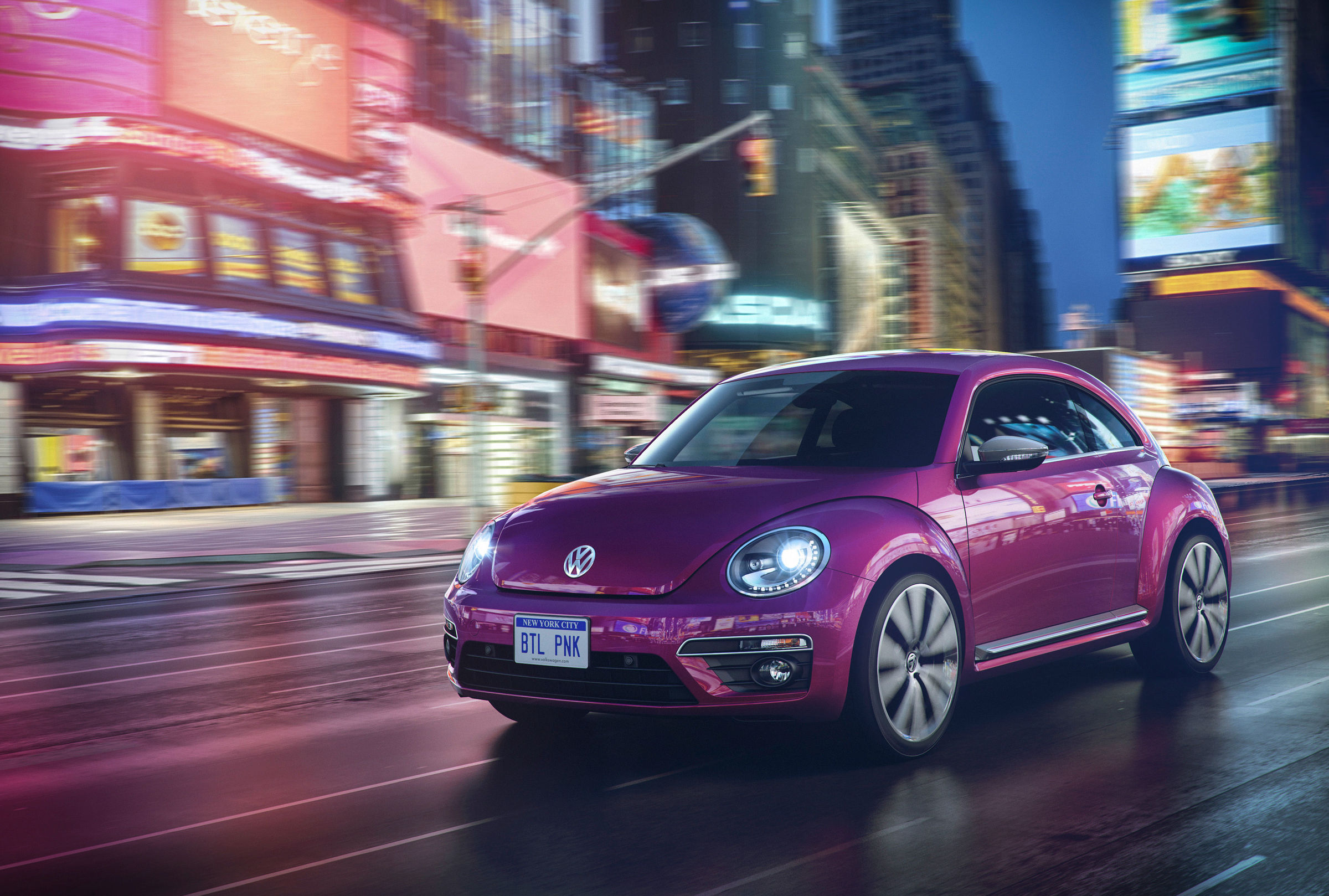 Na obrazku znajduje się Volkswagen New Beetle, reprezentujący kategorię "samochody w stylu retro".