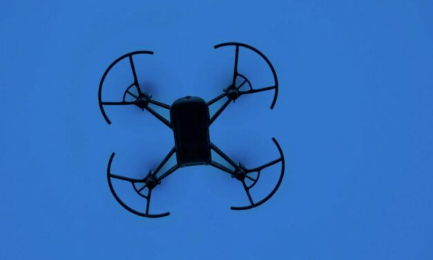 Umiesz latać dronem? A umiesz AŻ TAK dobrze? Zobacz wideo!