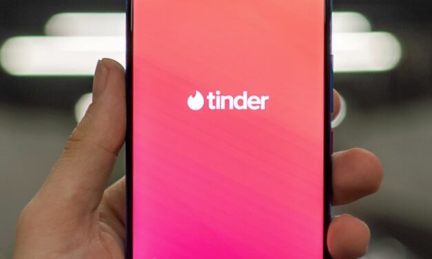 Tinder pozwoli na sponsorowanie przejazdu taksówką w Lyft