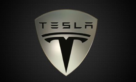 Tesla z kolejną usterką – samochody hamują bez powodu