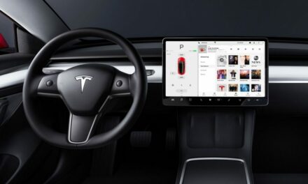 Tesla udostępnia swojego autopilota za 200 dol. miesięcznie