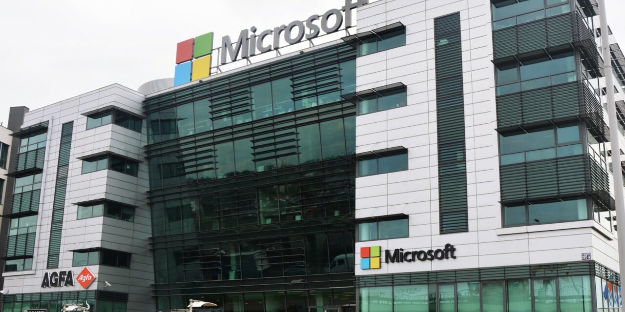 Microsoft wypłaci po 1500 dolarów swoim pracownikom. Premia za pracę w czasie pandemii