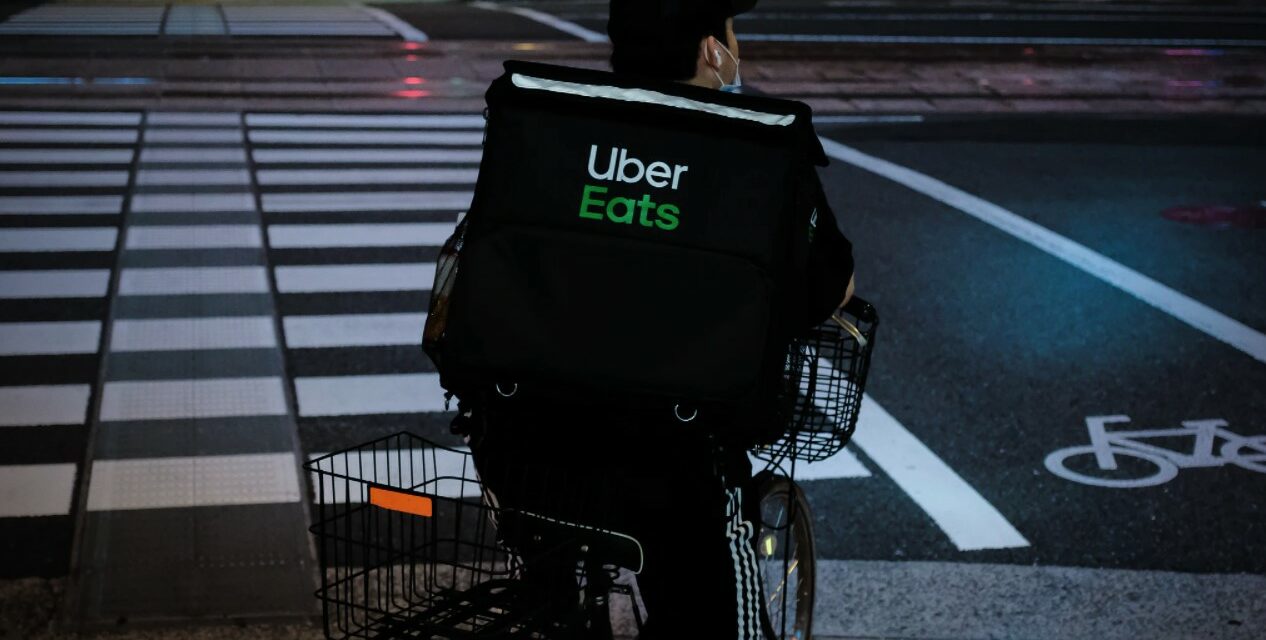 Uber Eats trafia do kolejnych miast i stale się powiększa