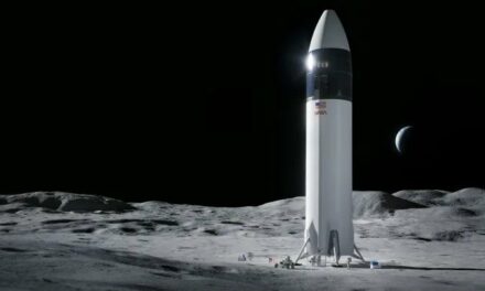SpaceX musi wstrzymać prace nad lądownikiem księżycowym