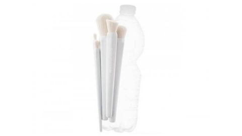 Jednomateriałowe pędzle kosmetyczne z butelek po wodzie