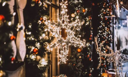Oświetlenie świąteczne zewnętrzne – TOP 5 najciekawszych girland
