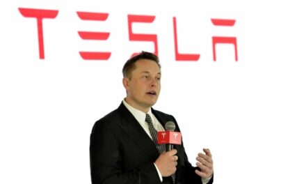 Elon Musk chce żeby Tesla dofinansowała jego prywatną firmę