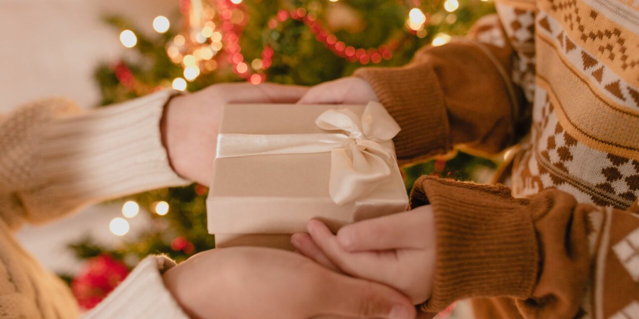 Co kupić dziecku na święta? Poradnik prezentowy
