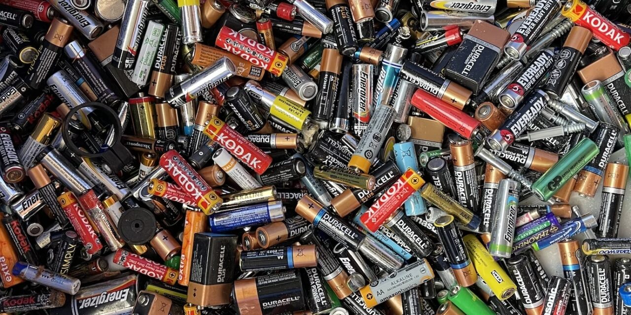 Utylizacja baterii – dlaczego jest tak ważna? Gdzie wyrzucić zużyte baterie?