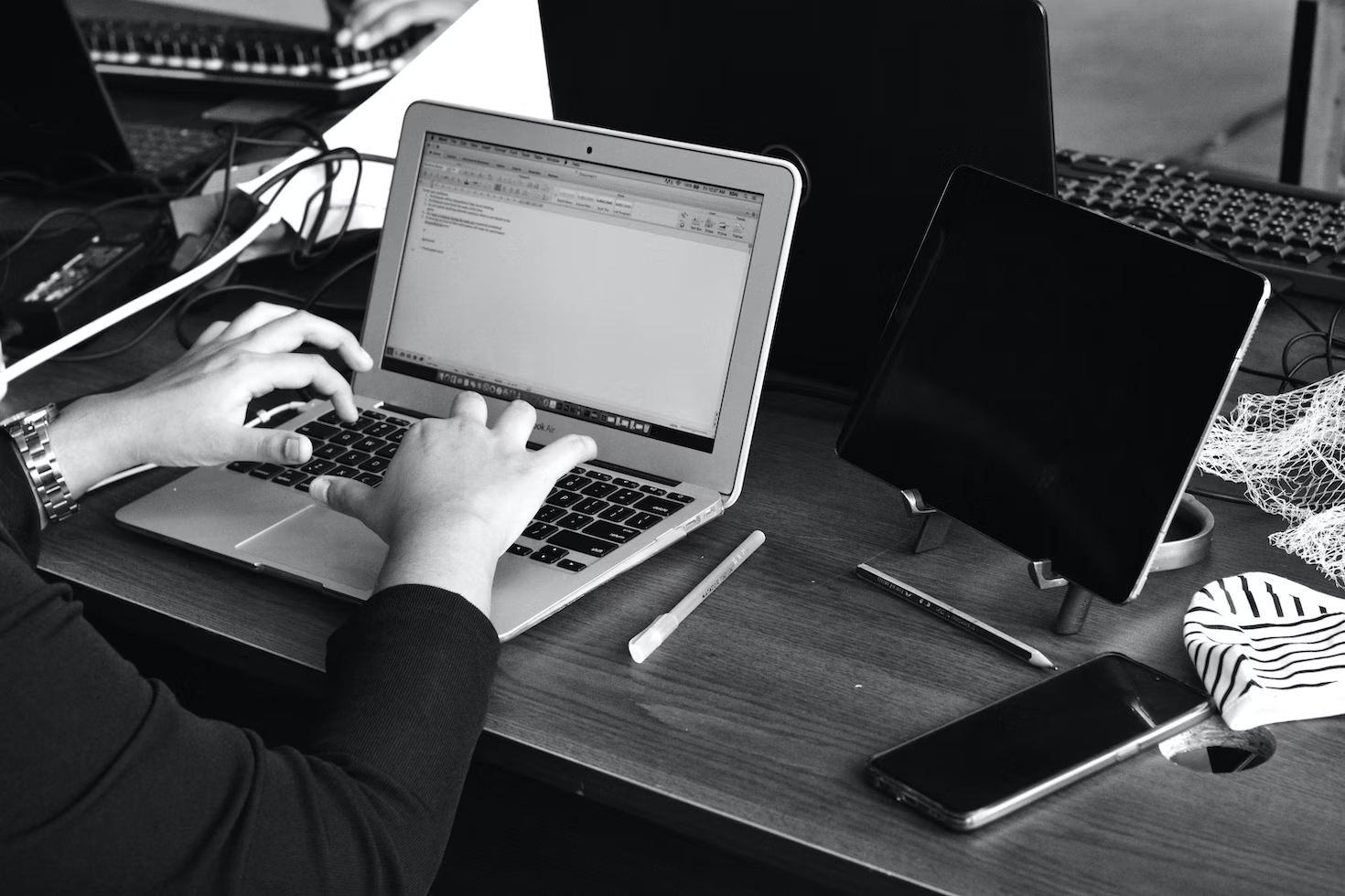 Jak podłączyć tablet jako drugi monitor? Poradnik krok po kroku · Testoria