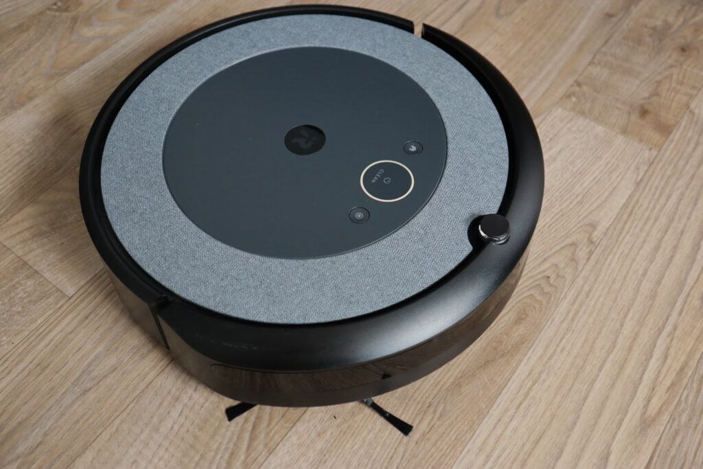 Zalety modelu Roomba i5 od iRobot
