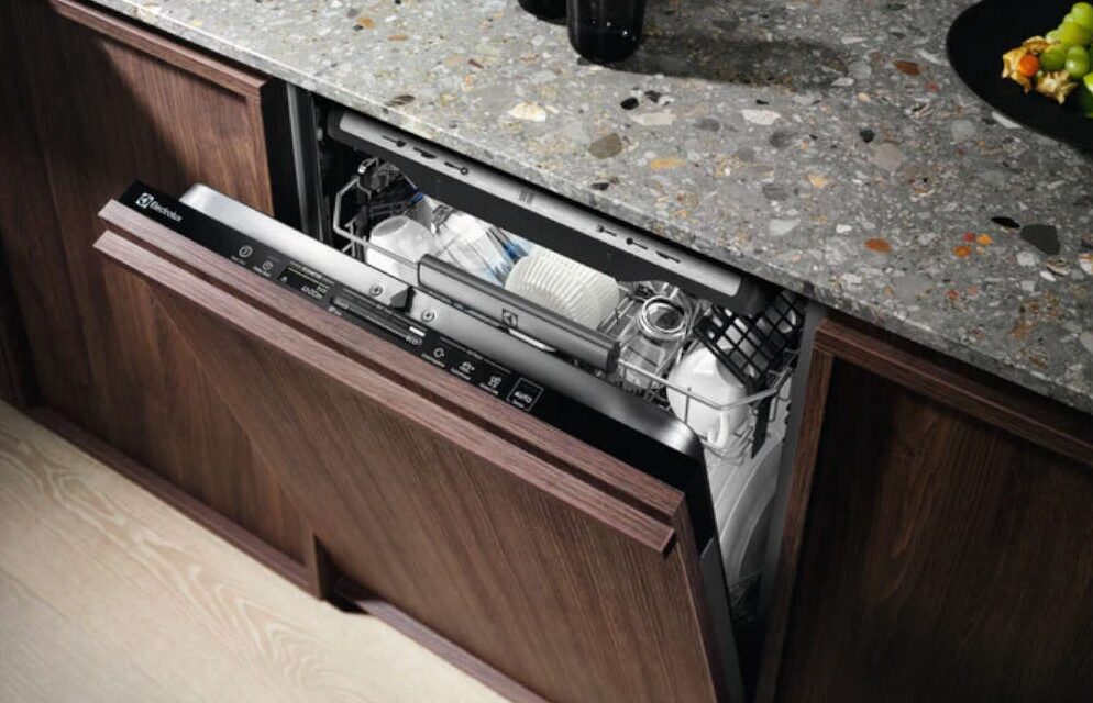 Zawiasy ślizgowe do zmywarki – kiedy trzeba je wybrać?