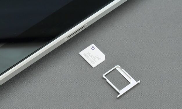 Telefon nie czyta karty SIM. Co robić, jeśli telefon nie widzi sieci komórkowej?