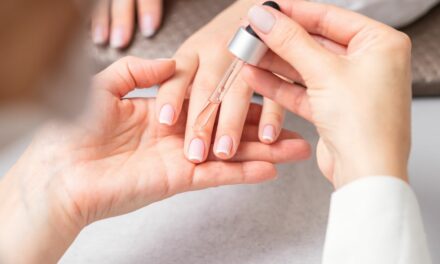 Jak wzmocnić paznokcie po hybrydzie lub żelu? Sposoby na regenerację płytki