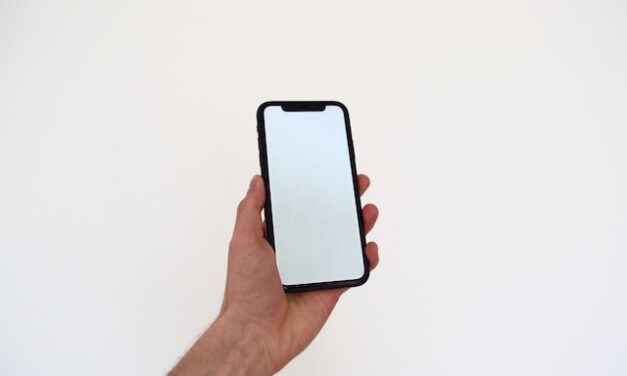 Używany telefon – jak kupić go bezpiecznie? Czy warto?