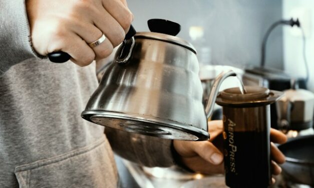 Kawa bez ekspresu – jakie metody parzenia kawy będą najlepsze?