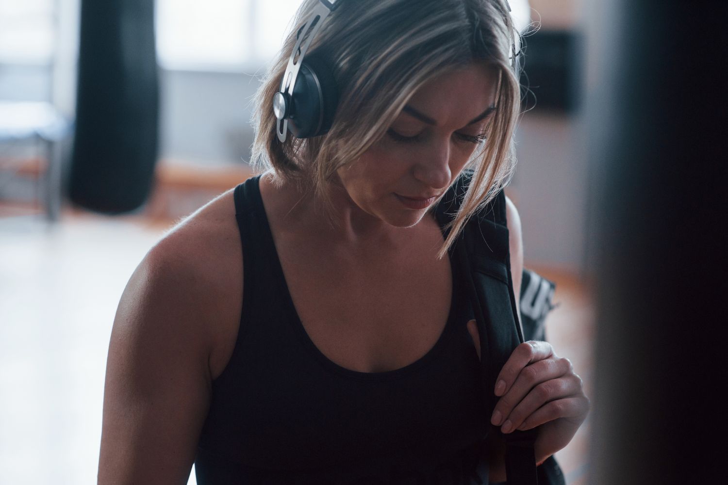 Słuchawki na siłownię – na co zwrócić uwagę przy zakupie?