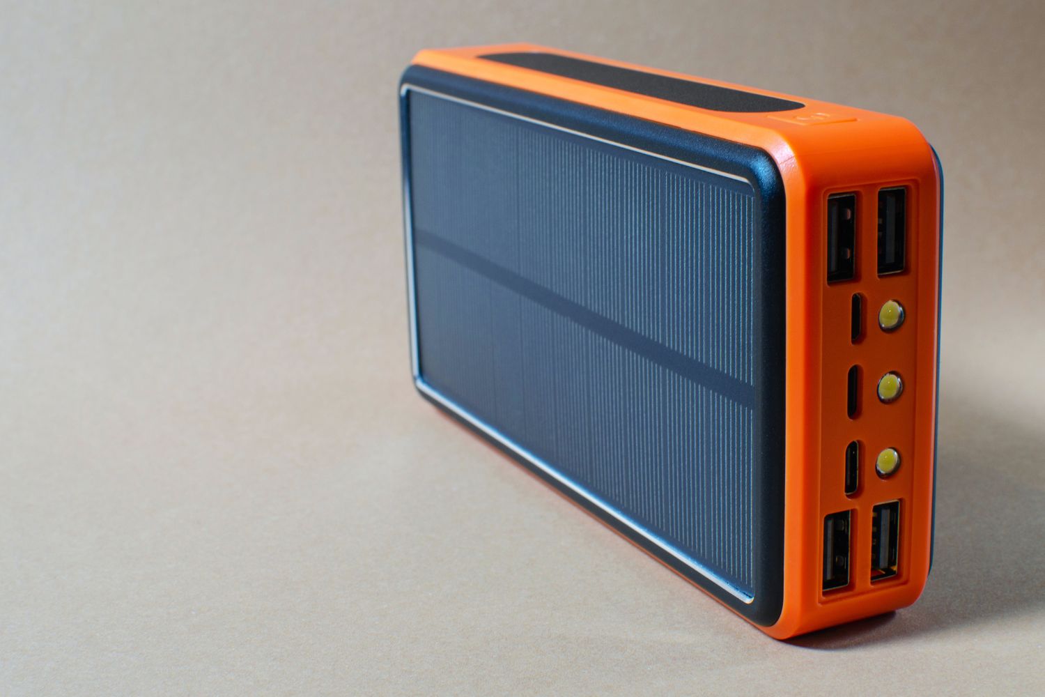 Jak wybrać dobry powerbank solarny? Najważniejsze parametry