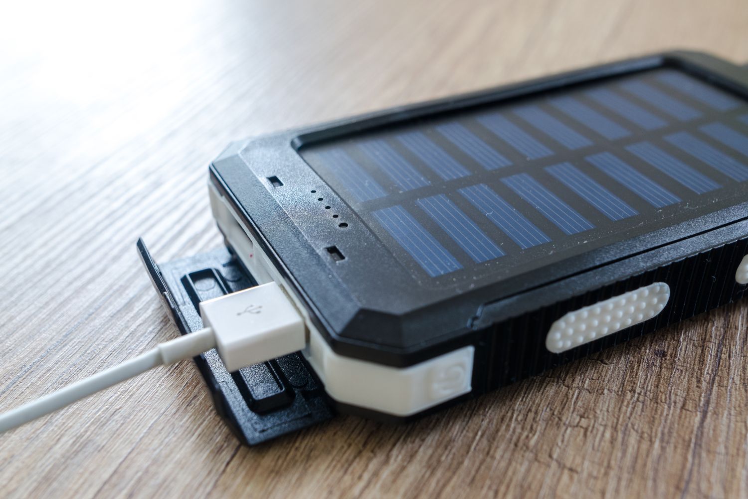 Kiedy warto kupić powerbank solarny?