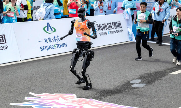 Roboty vs ludzie – kto wygrał półmaraton?