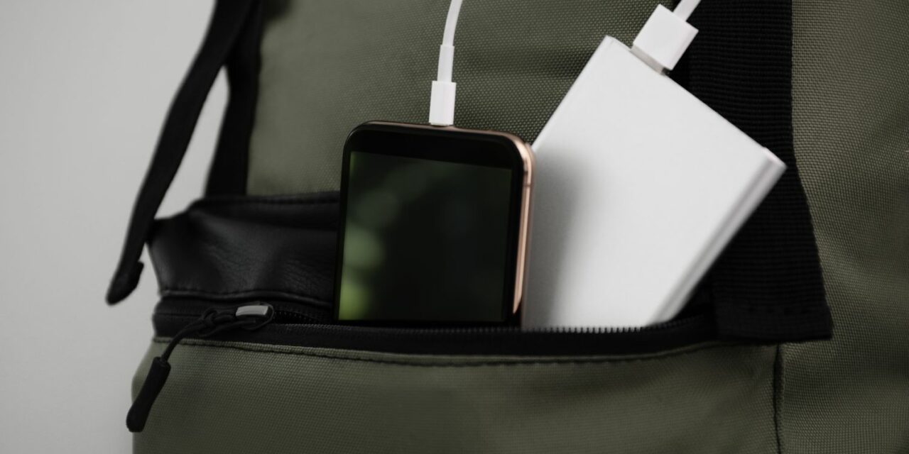 Powerbank w samolocie – co warto wiedzieć przed lotem?