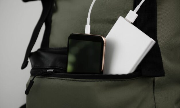 Powerbank w samolocie – co warto wiedzieć przed lotem?