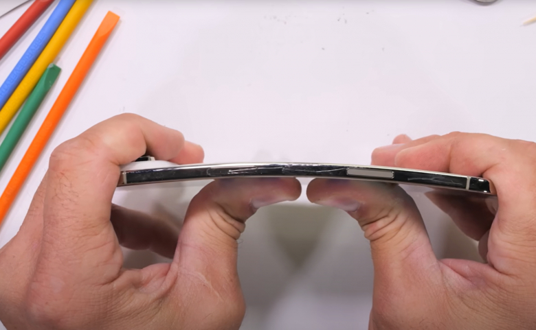 iPhone Air zaskakuje na brutalnym teście