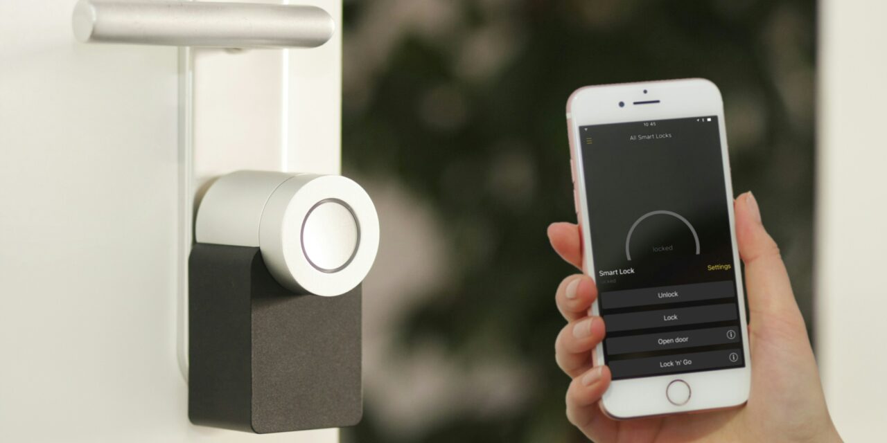 Inteligentny zamek do drzwi – co to jest? Czy warto?