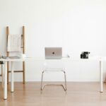 Minimalizm w praktyce – jak upraszczać życie bez radykalnych wyrzeczeń
