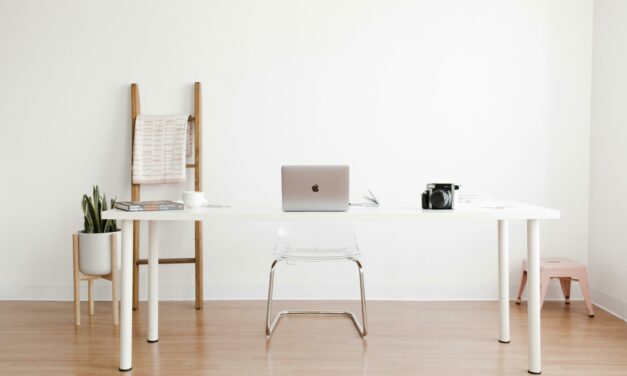 Minimalizm w praktyce – jak upraszczać życie bez radykalnych wyrzeczeń