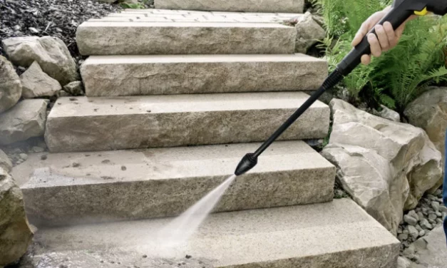 Jak wybrać myjkę ciśnieniową? Ranking urządzeń, które domyją kostkę, elewację i auto