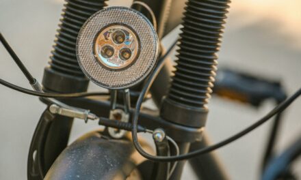 Inteligentne oświetlenie rowerowe. Poradnik dla wymagających rowerzystów