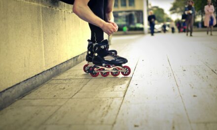 Jakie rolki dla początkujących wybrać? Poradnik zakupowy