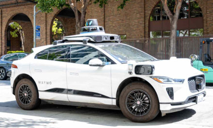 Waymo oszukiwało autonomią w swoich pojazdach?
