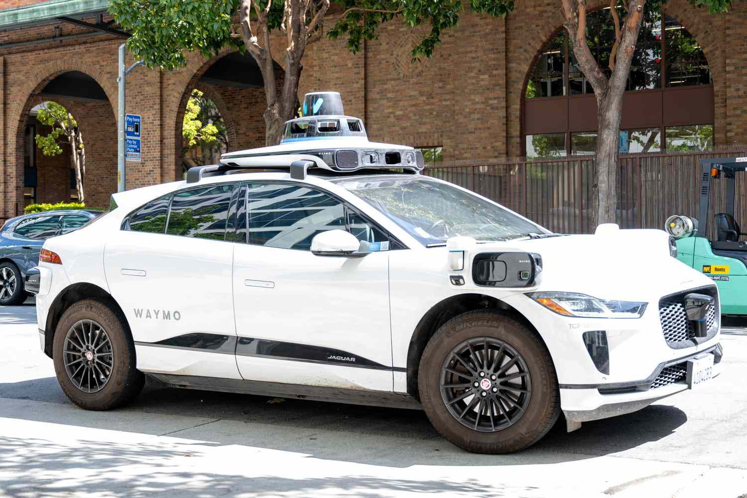 Waymo wygrywa – są bezpieczniejsi od ludzkich kierowców
